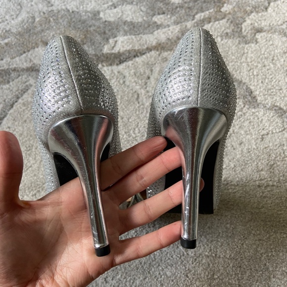 MIA // Ciana Pointed Toe D'Orsay Rhinestone Pump // Size 7.5 - Picture 9 of 13